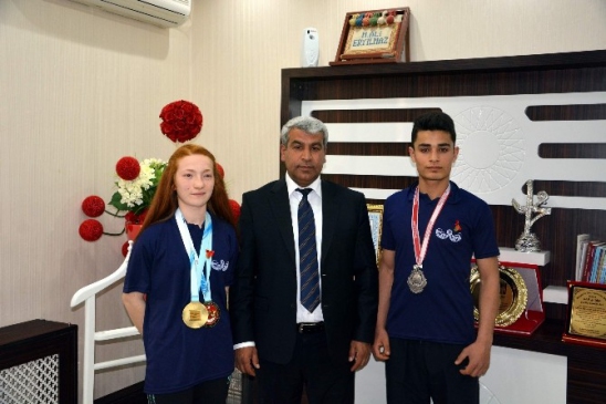 Kilis Belediyesi Başkan Vekili Eryılmaz, Başarılı Genç Sporcuları Ödüllendirdi