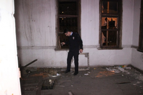 Zonguldak Ereğli'de Uyuşturucu Kullanımına Yönelik Metruk Binalara Polis Baskın Düzenledi