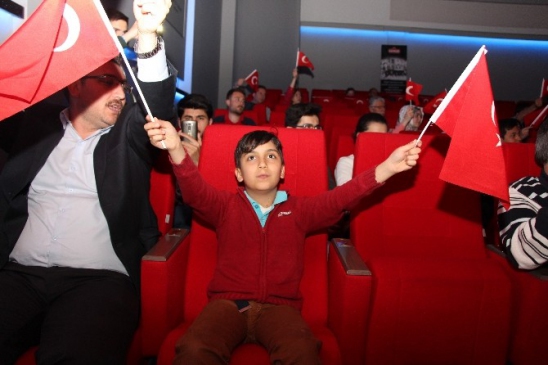 Manisa'da Gençlik ve Spor Bakanlığı'nın Düzenlediği 'Çanakkale Bir Hilal Uğruna' Programı Gerçekleşti