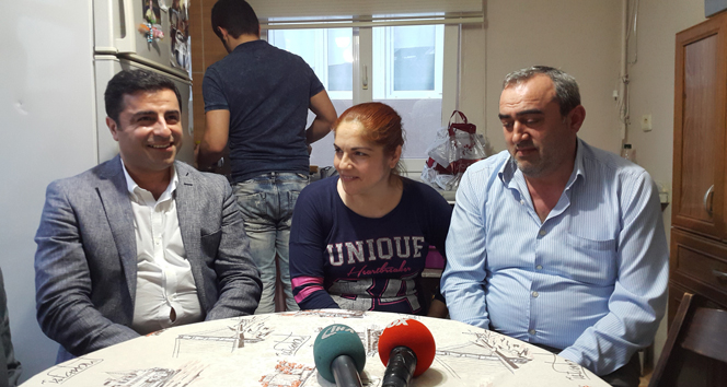 İstanbul Okmeydanı’nda Selahattin Demirtaş, Aileye Vicdan-ı Ret Teklifinde Bulundu