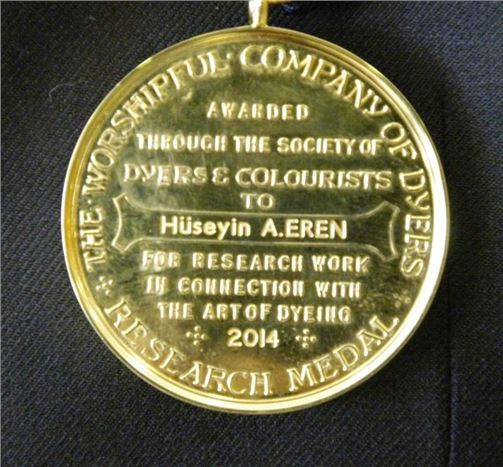 Uludağ Üniversitesi Tekstil Mühendisliği Öğretim Üyesi Prof. Dr. Hüseyin Aksel Eren, İngiltere'den ödül aldı.