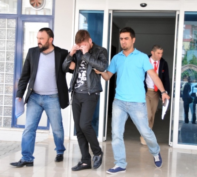 Antalya Alanya'da Sahte Dolar ile Yol Ücreti Ödeyen Rus Turist Sınır Dışı Edildi