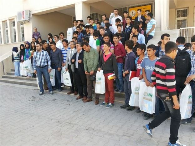 Adıyaman Kahta'da Öğrenciler, Afrika İçin Su Kuyusu ve Ameliyat Parası Topladı