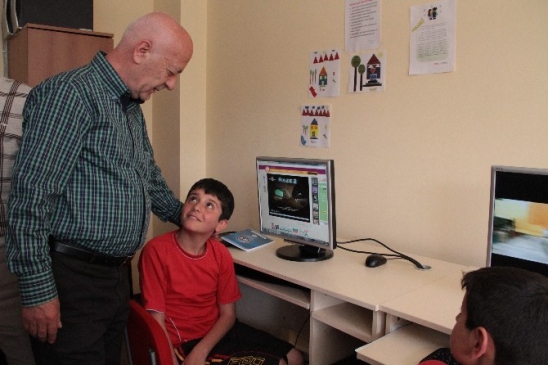 İstanbul'da AK Parti Adayı İsmet Uçma, Gençlik ve Engelliler Merkezini Ziyaret Etti