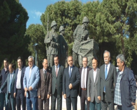 CHP Genel Sekreteri Gürsel Tekin, Çanakkale'de Şehitler Abidesi'ni Ziyaret Etti