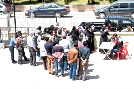 Şanlıurfa'da Suriyeli Ailelere 240 TL'lik Yardım Kartları Dağıtıldı