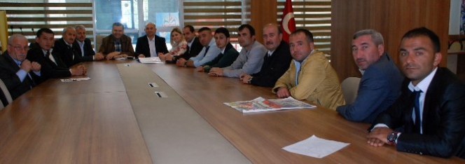 Düzce'de AK Parti Seçim Otobüs Şoförlerine Brifing Düzenledi