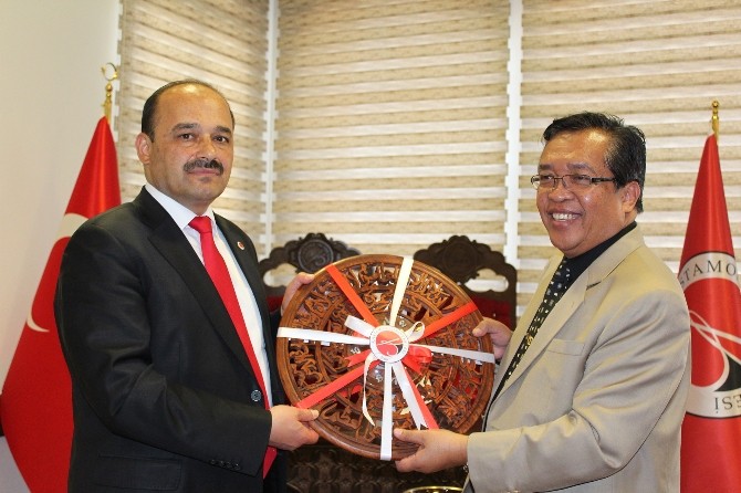 Filipinler Mindanao Devlet Üniversitesi Rektörü Kastamonu Üniversitesi'ni Ziyaret Etti