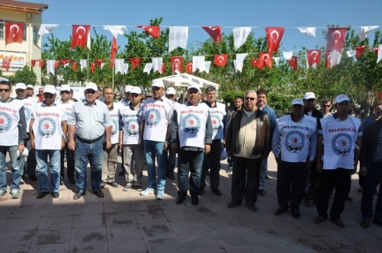 Kuşadası'nda 1 Mayıs İşçi Bayramı Kutlamalarında Çalışanlar Bir Araya Geldi