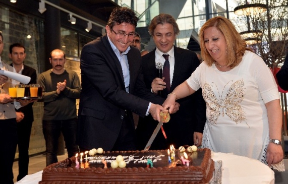 Beyoğlu'nda Başkan Demircan, Nisan Ayında Doğan Çalışanların Doğum Gününü Pasta ile Kutladı