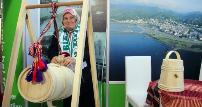 Giresun Feshane Günleri'nde Dev Kemençe ve Çavuşlu Ekmeğine Yoğun İlgi Var