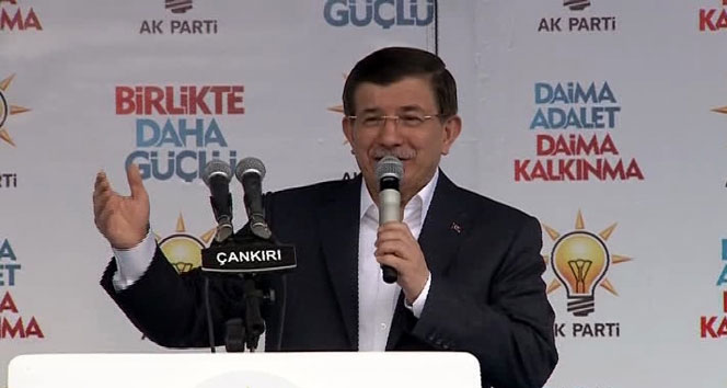Başbakan Davutoğlu, 11 Mayıs'ta Brüksel'de Türkiye-AB Gümrük Birliği'nin güncelleneceğini duyurdu.
