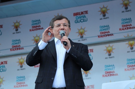 Samsun'da Açıklama Yapan Başbakan Davutoğlu, CHP'nin HDP ile Koalisyon Peşinde Olduğunu Belirtti