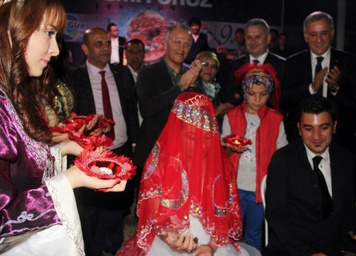 Giresun Merkez'de Gerçekleşen Kına Gecesi Etkinliğinde Geleneksel Kültür Sergilendi
