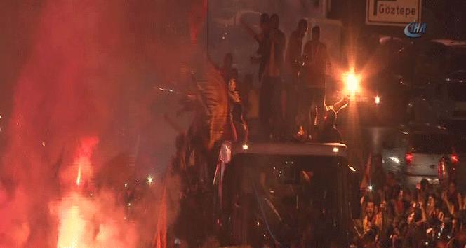 İzmir Göztepe'de Şampiyonluk Kutlamaları Coşkuyla Gerçekleşti