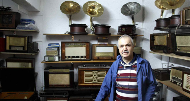 Bursa Osmangazi'de Eski Radyoları Tamir Eden Ahmet Ali Şağın, Nostaljik Eşyaları Yeniden Hayata Döndürüyor