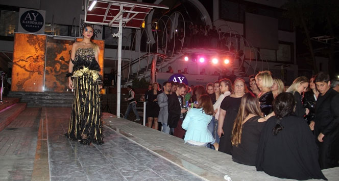 Bursa'da İlk Defa Mankenler Mermer Podyum Üzerinde Yürüdü