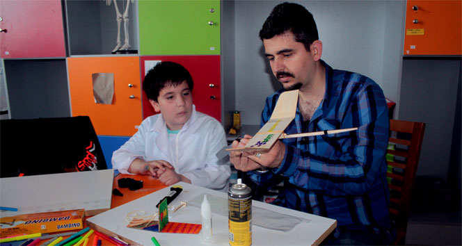 Bursa'da Bilim ve Teknoloji Merkezi'nde Çocuklar Pilot Olmayı Hedefliyor