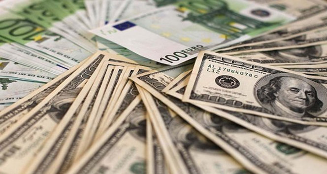 İstanbul'da Dolar 2,7150 Euro 3,0410 Lira Seviyesinden İşlem Görüyor