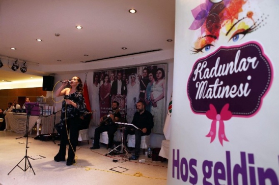 Yenimahalle'de Kadınlar Matinesi ile Eğlence Dolu Günler Yaşanıyor