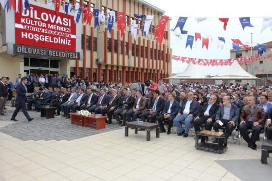 Dilovası'nda Kent Meydanı ve Kültür Merkezi Törenle Hizmete Girdi