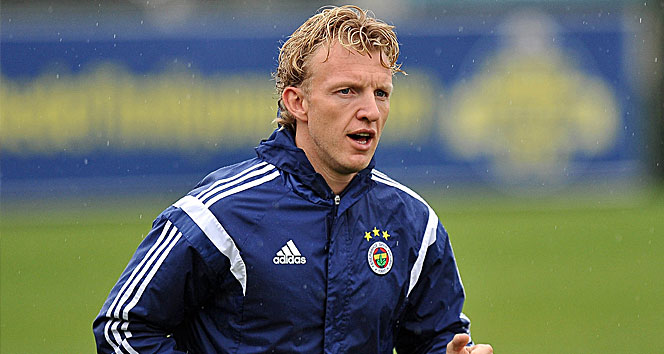 Dirk Kuyt, Fenerbahçe'den ayrılacağını ancak Fenerbahçe camiasının bir parçası olarak kalacağını ifade etti.