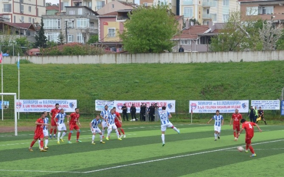 Silivri'de Silivrispor, Büyükşehir Belediye Erzurumspor'u 3-0 Yenerek Öne Geçti