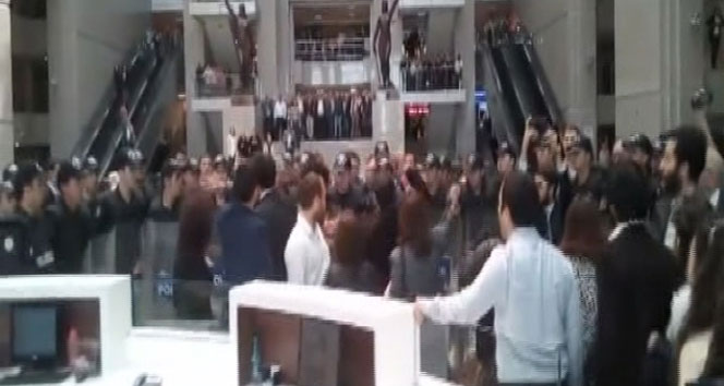 İstanbul Çağlayan'da 1 Mayıs Olayları Nedeniyle Avukatlarla Polis Arasında Gerilim Yaşandı