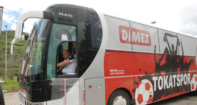 Tokat'ta Futbol Maçında Tokatspor Otobüsüne Taşlı Saldırı Gerçekleşti