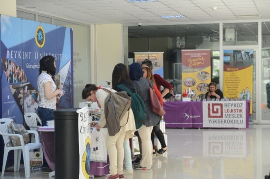 Beylikdüzü'nde Eğitim Fuarı 29 Üniversiteyi Ağırlıyor