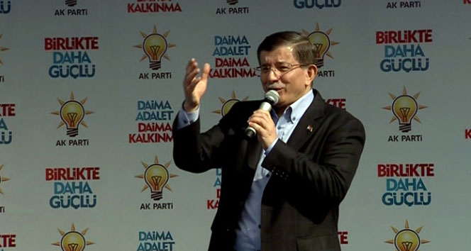 Kars'ta Başbakan Davutoğlu, çözüm süreci ve milli birlik vurgusu yaptı.