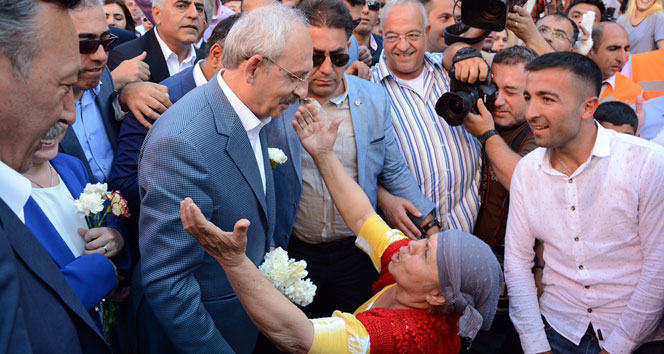 İzmir'de Kılıçdaroğlu, Seçim Bildirgesinde 250 TL Taksitle Ev Sahipliği Vaadinde Bulundu