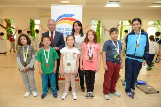 Bursa Nilüfer'de Düzenlenen Spor Şenlikleri'nde Minik Eskrimciler Mücadele Etti