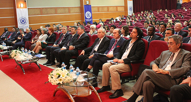 İstanbul'da Düzenlenen 1. Uluslararası Afrika Konferansı'nda Afrika'nın Zenginliği Üzerine Tartışmalar Yapıldı