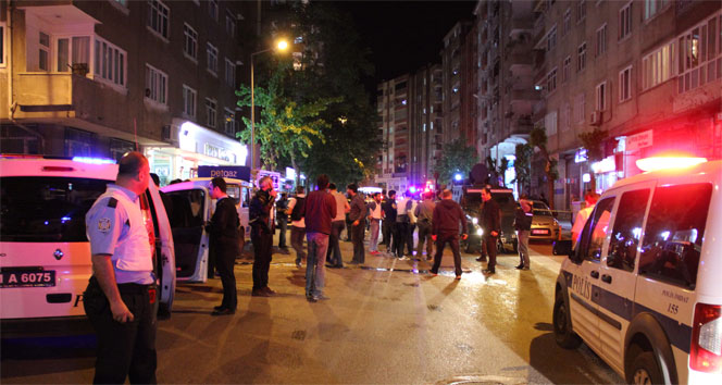 Diyarbakır Yenişehir'de Parkta Çimlere Basma Nedeniyle 3 Kişi Yaralandı