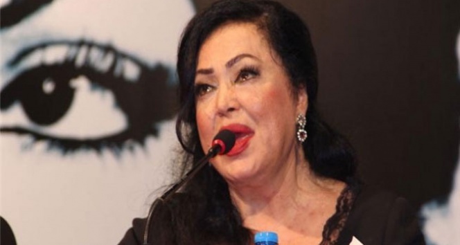 Türkan Şoray, Balıkesir'de Zeki Alasya için duygu dolu sözler sarf etti.