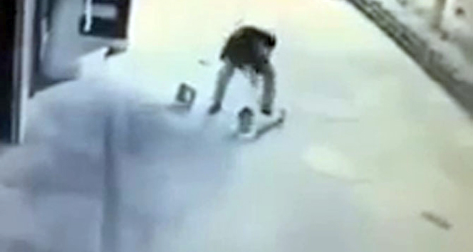 Çin'de Bir Restoran Önünde 2 Yaşındaki Çocuğa Saldırı Gerçekleşti