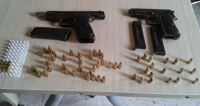 Manisa Salihli'de Yapılan Uygulamada İki Ruhsatsız Silah Bulundu