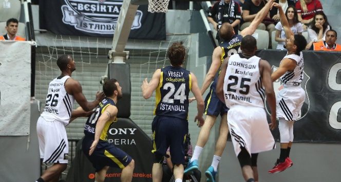 Beşiktaş, Fenerbahçe Ülker'e Evinde 74-94 Kaybetti