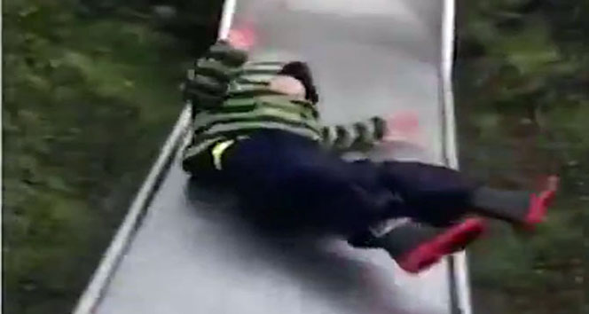Baba ve Oğul Kaydırakta Yaşanan Olayda Ciddi Düşüş