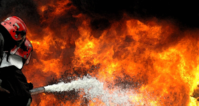 Van Erciş'te Evde Çıkan Yangında 7 Kişi Dumandan Etkilendi