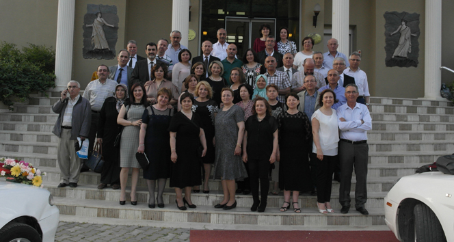 Demirci'de 38 Yıl Sonra Lise Mezunları Heyecanla Buluştular