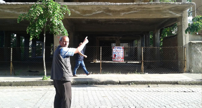 Malkara'da Boş Arsada İntihar Girişiminde Bulunan Genç, Polis ve Kahveci Tarafından Kurtarıldı