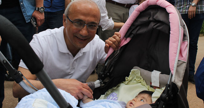 Antalya'da Lütfi Elvan, Kadınların AK Parti'ye Desteğinin Erkeklerden Daha Fazla Olduğunu Vurguladı