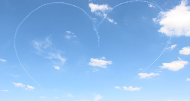 Karaman'da Türk Yıldızları, Anneler Günü'nde Kalp Çizdi