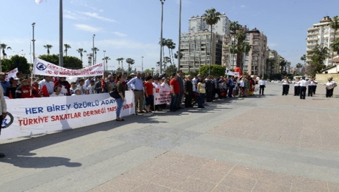 Mersin'de 8. Geleneksel Engelliler Şöleni, Cumhuriyet Meydanı'ndan başladı.