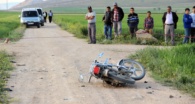 Karaman Merkez'de Minibüs ile Motosikletin Çarpışması Sonucu 1 Kişi Hayatını Kaybetti