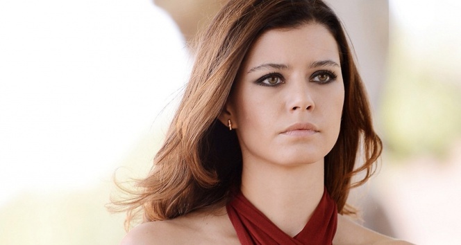 Beren Saat, Eski Sevgilisi Efe'nin Doğum Gününü Duygusal Bir Mesajla Kutladı