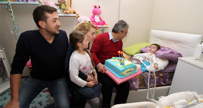 İzmir Karşıyaka'da Yılın Annesi Ödülü, Poyraz'ın Annesi Tuğba Yücer'e Verildi