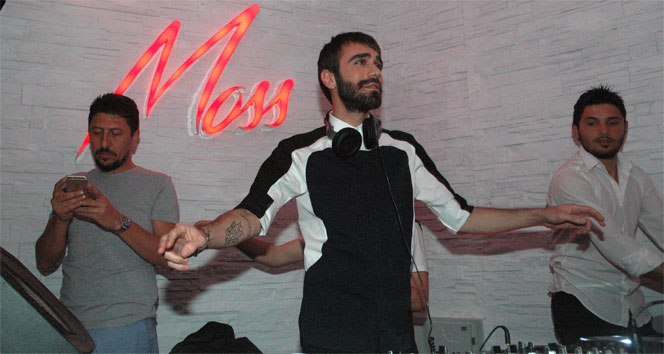 Muğla Bodrum'da Dj Kemal Doğulu, Moss Clup'te Hayranlarını Efsane Bir Geceyle Buluşturdu